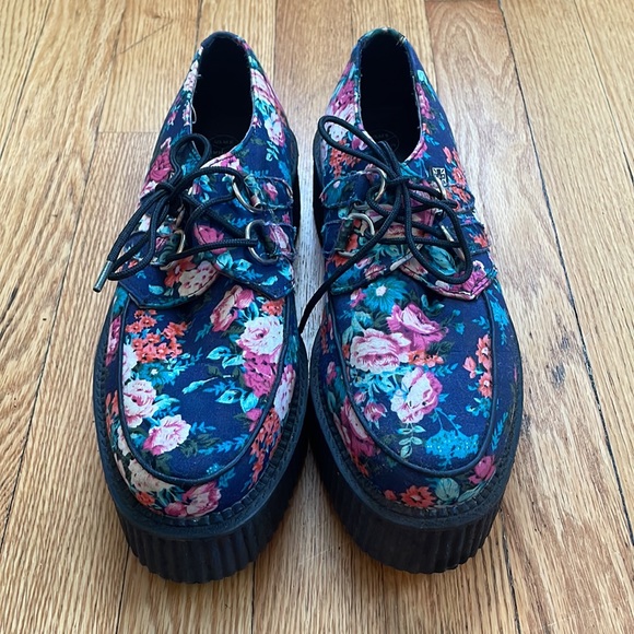 T.U.K. Floral Fun Creepers, M6/W8 - Picture 2 of 4